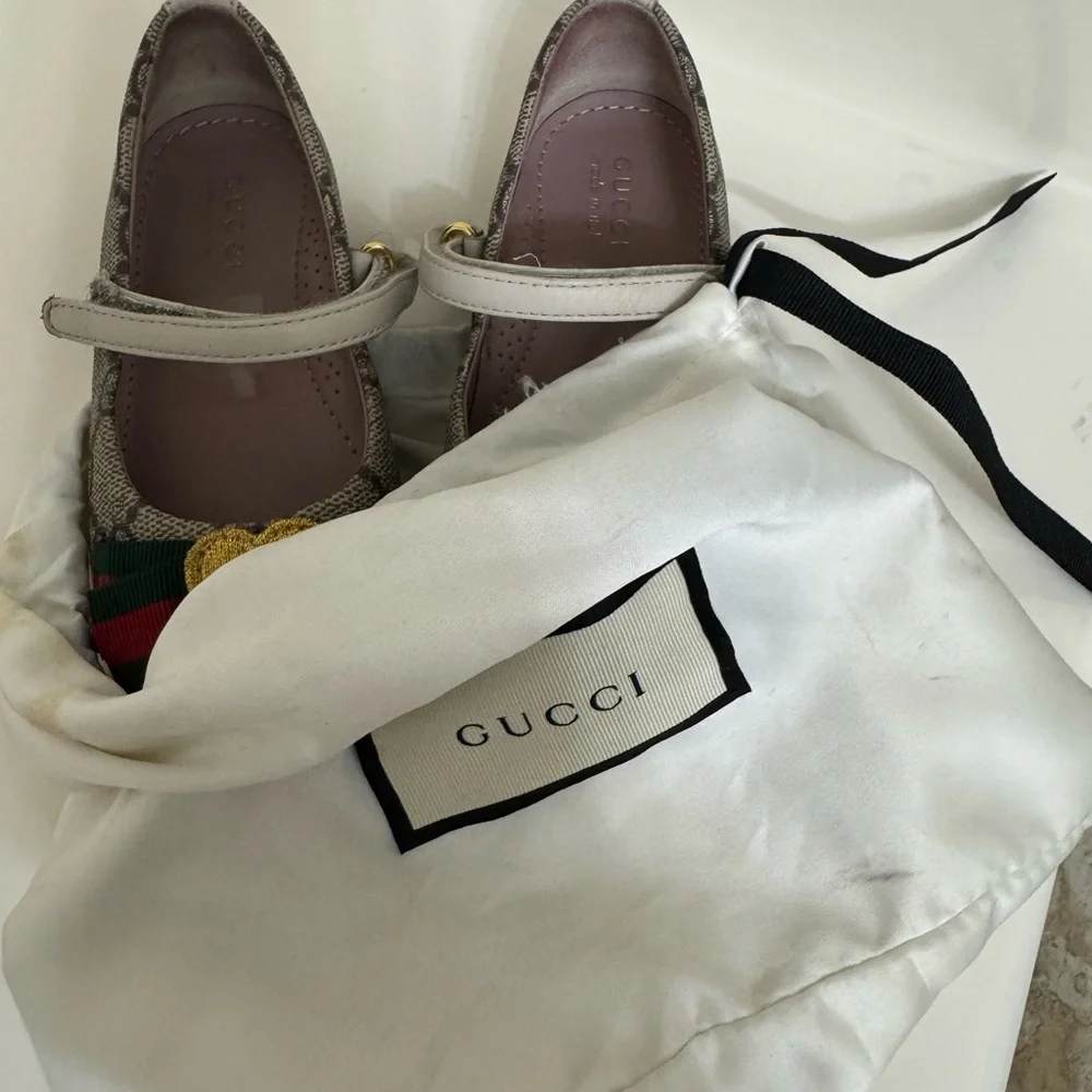 Gucci Gray and Gold Dress Shoes with Elegant Design - Picture 7 of 10
